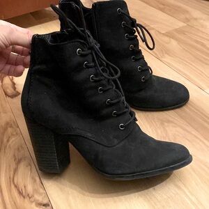 Black leather Aldo booties